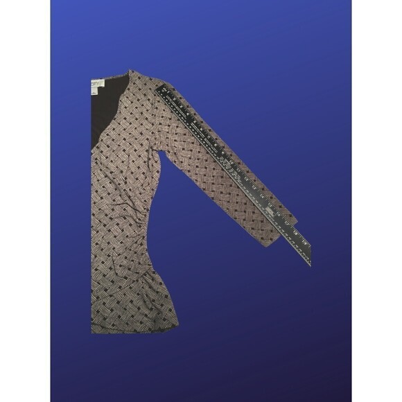 ANN TAYLOR LOFT SurpliceV-Neck Wrap Top, BROWN/CREAM BASKET WEAVE, Size XS, NWOT - Picture 6 of 9